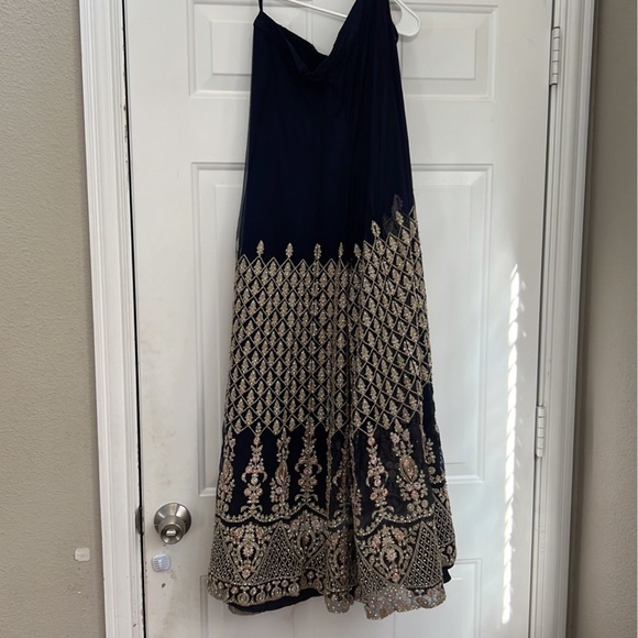 Please be informed this outfit is full of glitters it shines and sparkles . - Picture 6 of 9